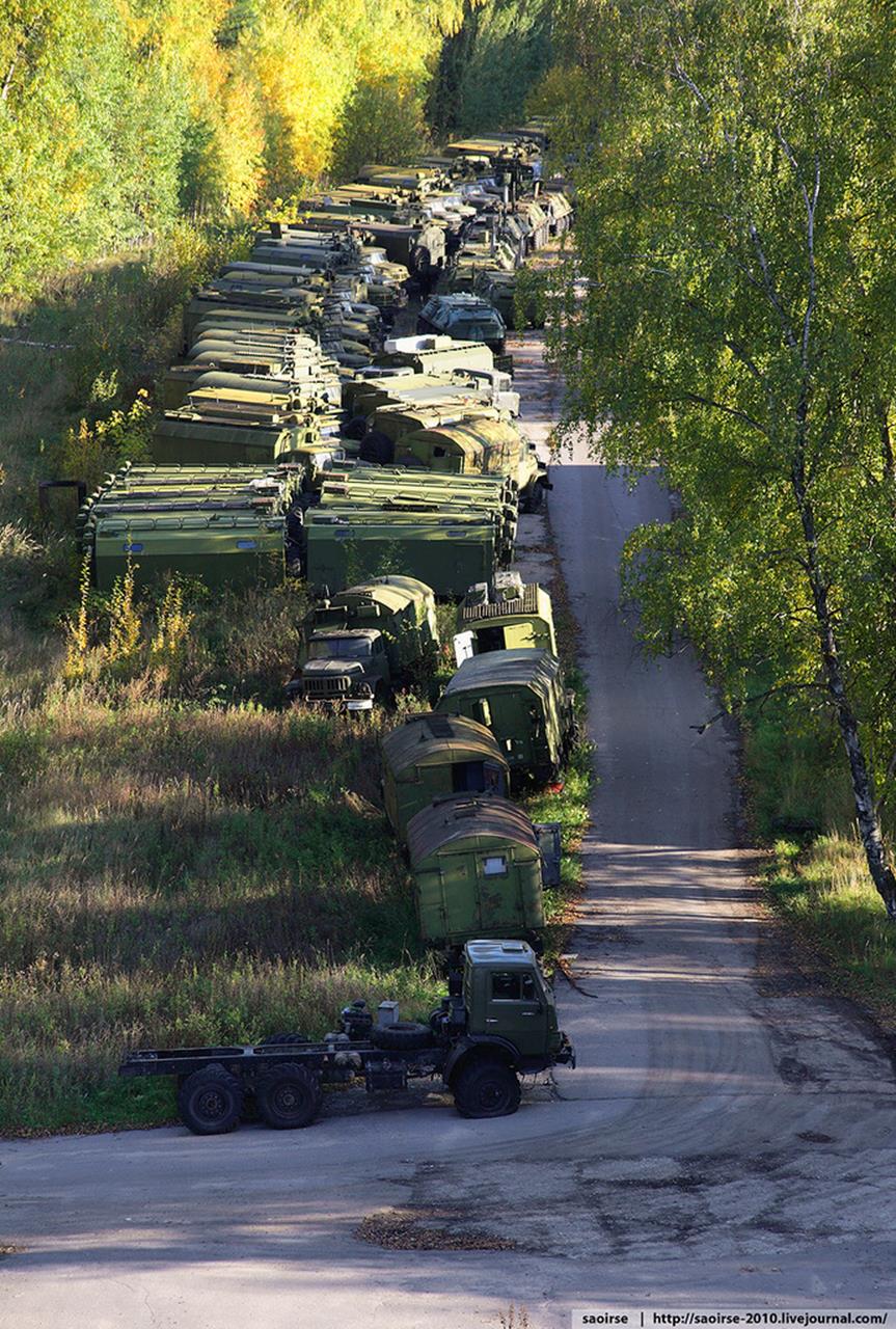 Где найти военных. Кладбище заброшенной военной техники, Москва. Кладбище военной техники в Подмосковье. Кладбище заброшенной военной техники в Московской области. Кладбище Советской военной техники в Подмосковье.